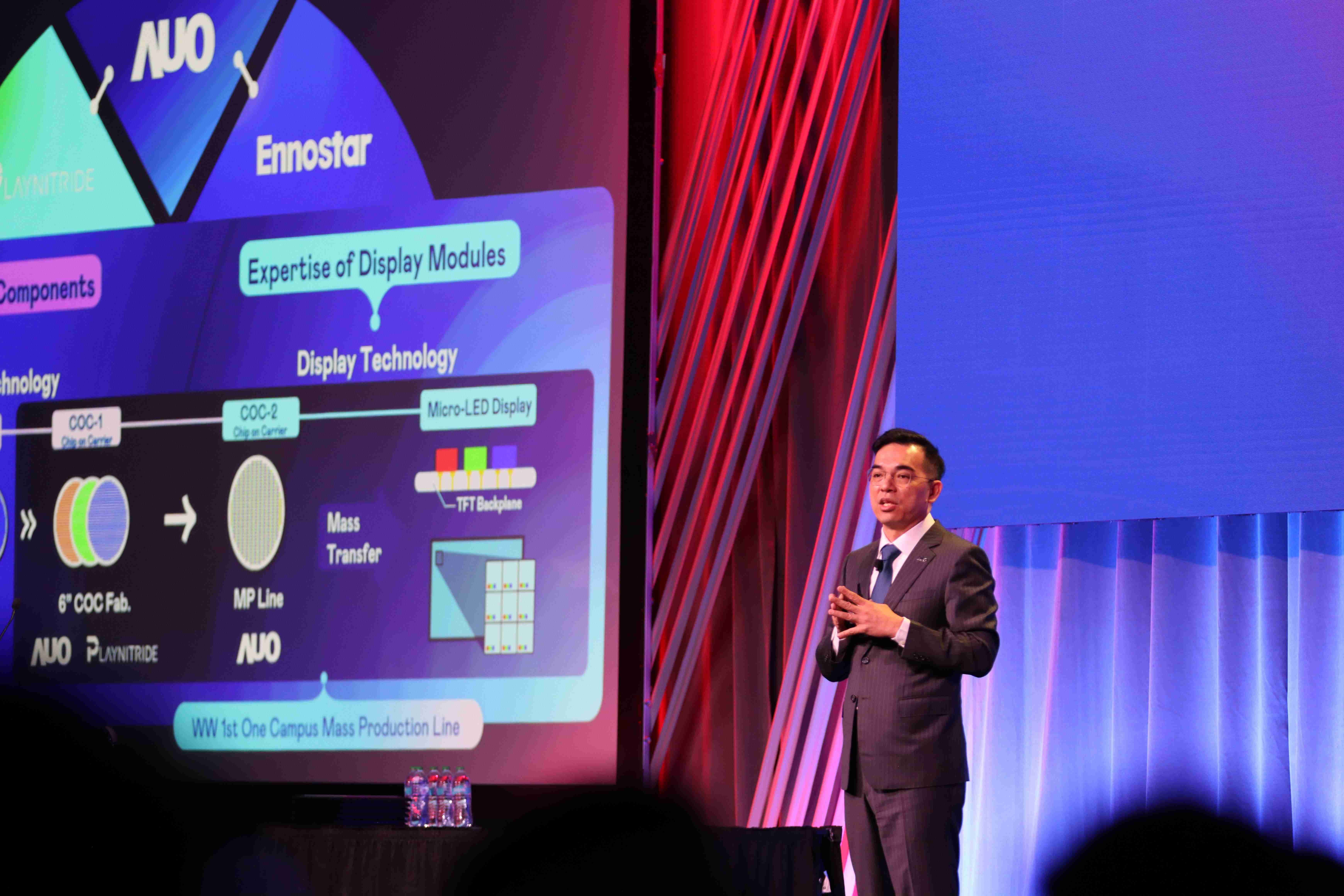 2025 SID显示周登场,,NG大舞台光电执行长暨总经理柯富仁博士以〝Redefining Displays: Inspiring New Possibilities〞发表主题演说,,,带领NG大舞台以智能显示解决方案先驱,,透过AI赋能,,,重塑显示的视觉创新体验